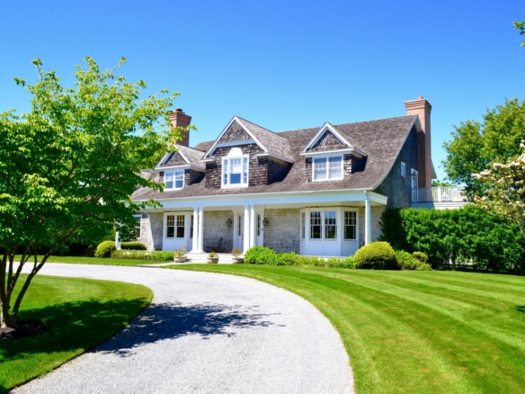22 Sagg Pond Court
