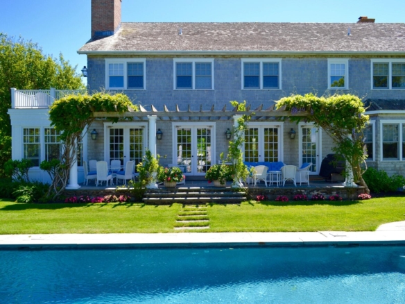 22 Sagg Pond Court