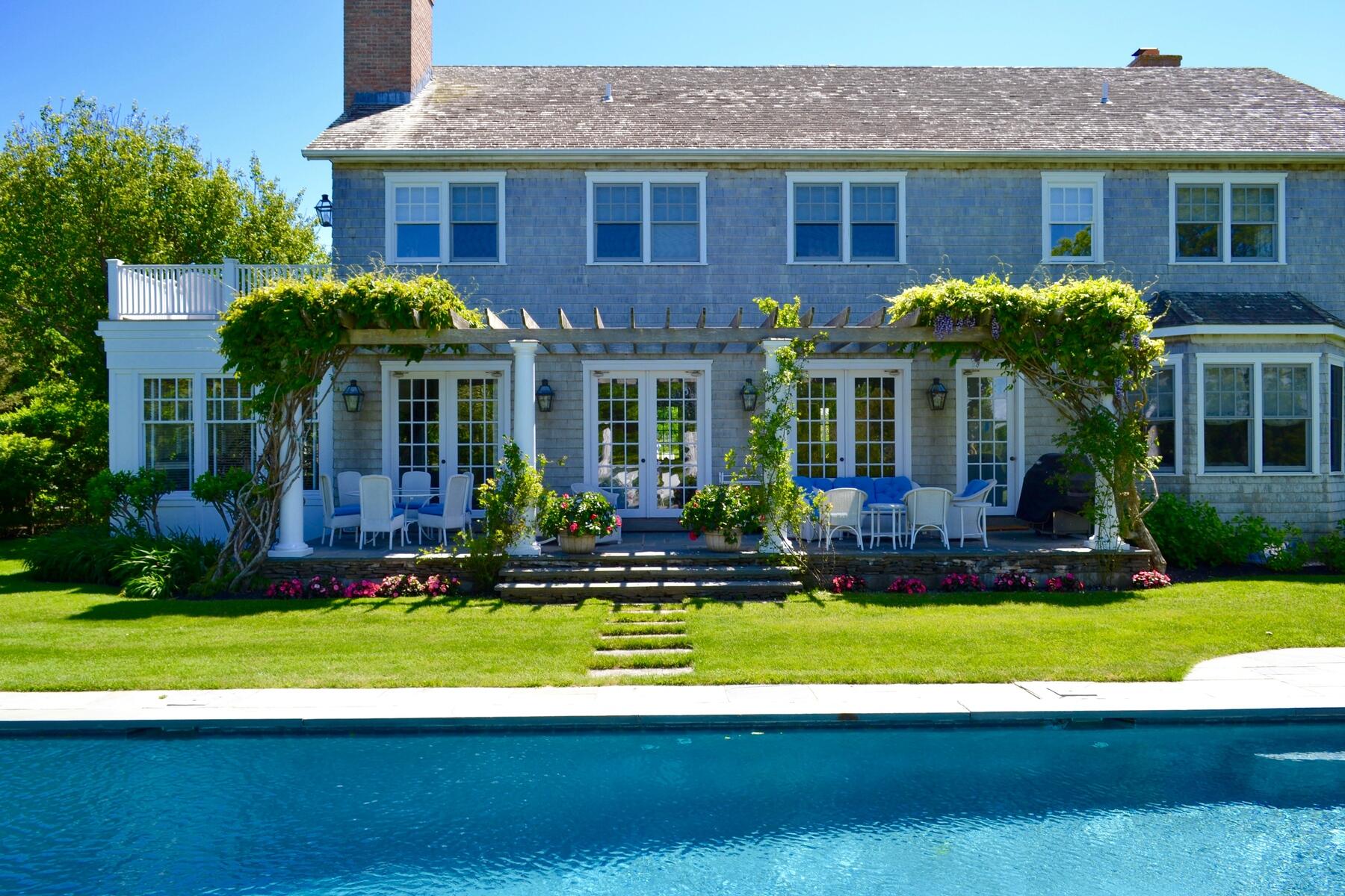 22 Sagg Pond Court