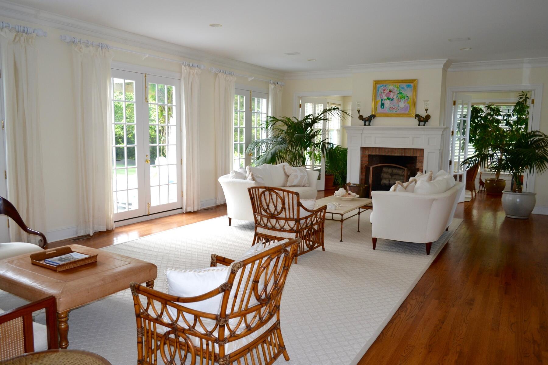 22 Sagg Pond Court
