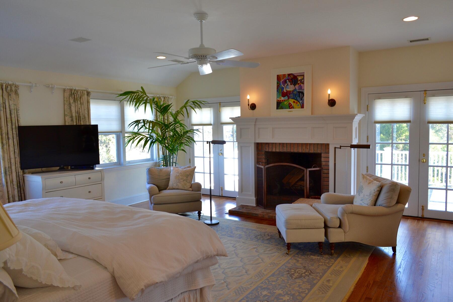 22 Sagg Pond Court