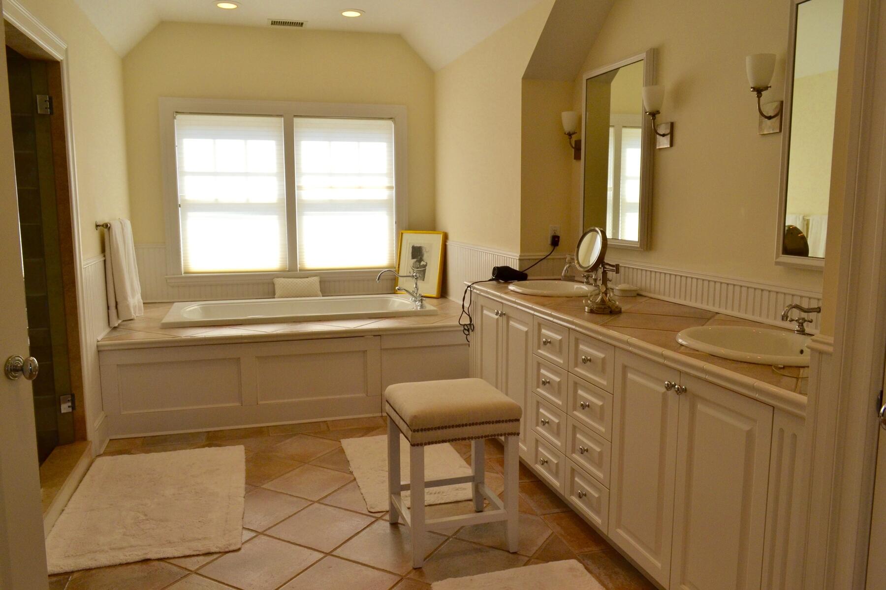 22 Sagg Pond Court