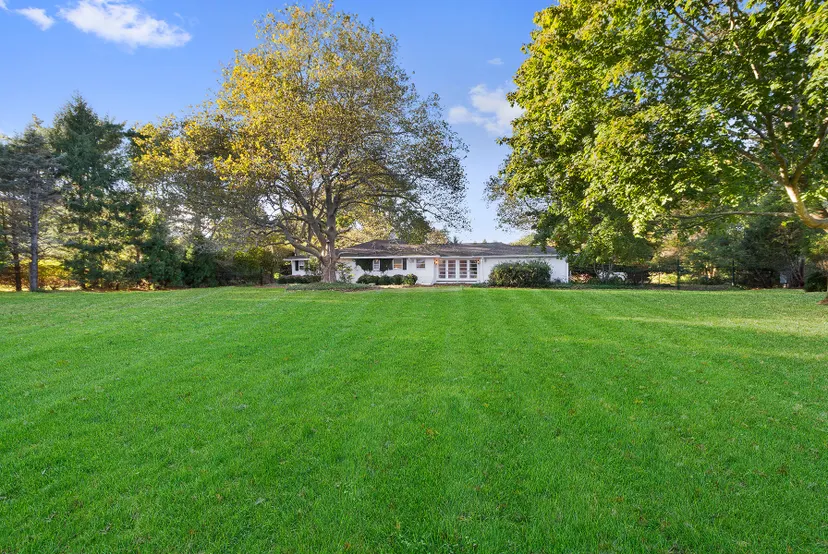 33 Apaquogue Road