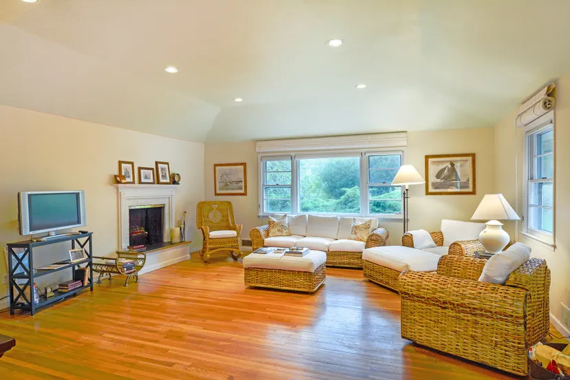 33 Apaquogue Road